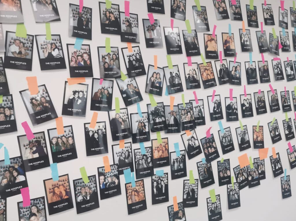 mur decoratif photo the kooples paris soirée entreprise collé avec post it couleur