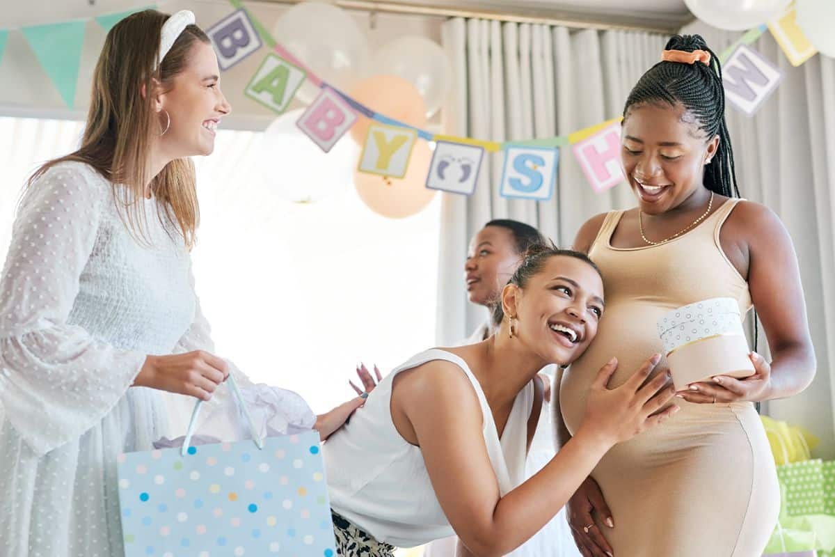 baby shower future maman fete party deco à la maison guirlande ventre rond robe femme enceinte sachet cadeau