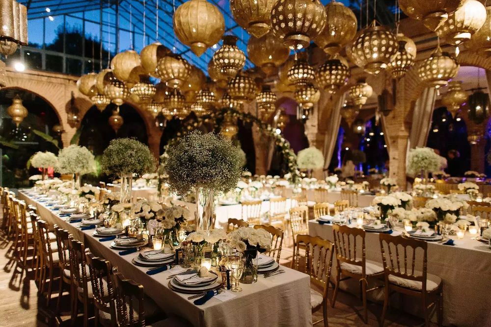 décoration salle mariage oriental table look astuce fleur lumière or blanc