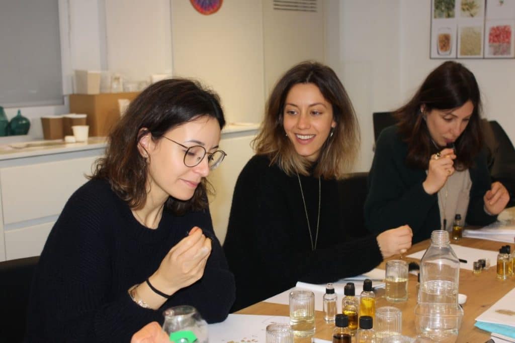 atelier composition création parfum fems amie groupe senteur nez